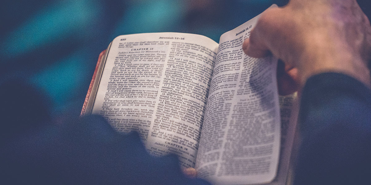 Los Mejores Versículos Bíblicos para Encontrar Consuelo en un Funeral